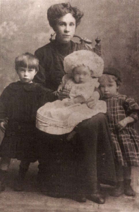 KateObrienAndDaughtersIMAG2372